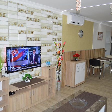 Siofok Ezuestpart Granada 2 Koezvetlen Vizparti Apartman Apartment Luaran gambar