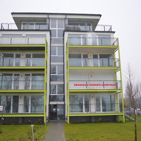 Siofok Ezuestpart Granada 2 Koezvetlen Vizparti Apartman Apartment Luaran gambar