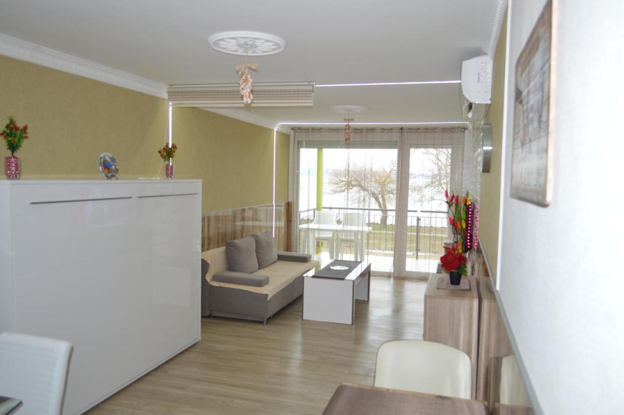 Siofok Ezuestpart Granada 2 Koezvetlen Vizparti Apartman Apartment Luaran gambar