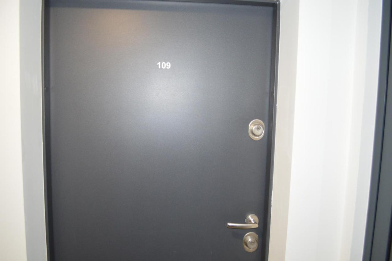 Siofok Ezuestpart Granada 2 Koezvetlen Vizparti Apartman Apartment Luaran gambar