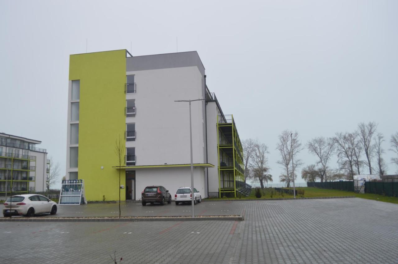 Siofok Ezuestpart Granada 2 Koezvetlen Vizparti Apartman Apartment Luaran gambar
