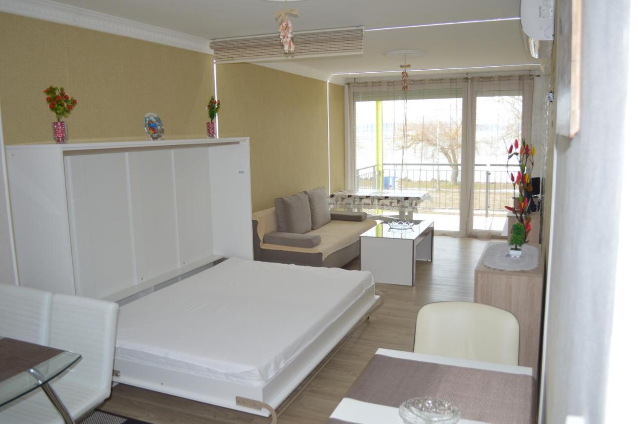 Siofok Ezuestpart Granada 2 Koezvetlen Vizparti Apartman Apartment Luaran gambar