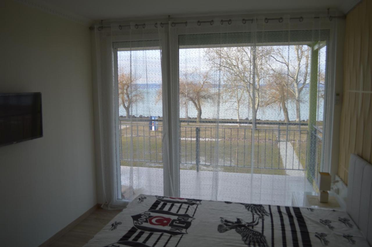 Siofok Ezuestpart Granada 2 Koezvetlen Vizparti Apartman Apartment Luaran gambar