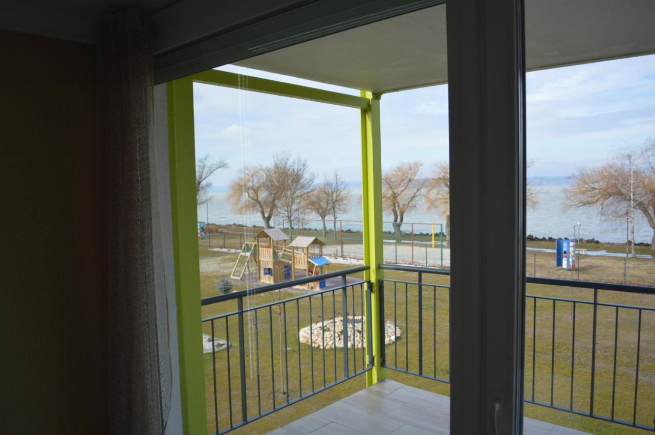 Siofok Ezuestpart Granada 2 Koezvetlen Vizparti Apartman Apartment Luaran gambar