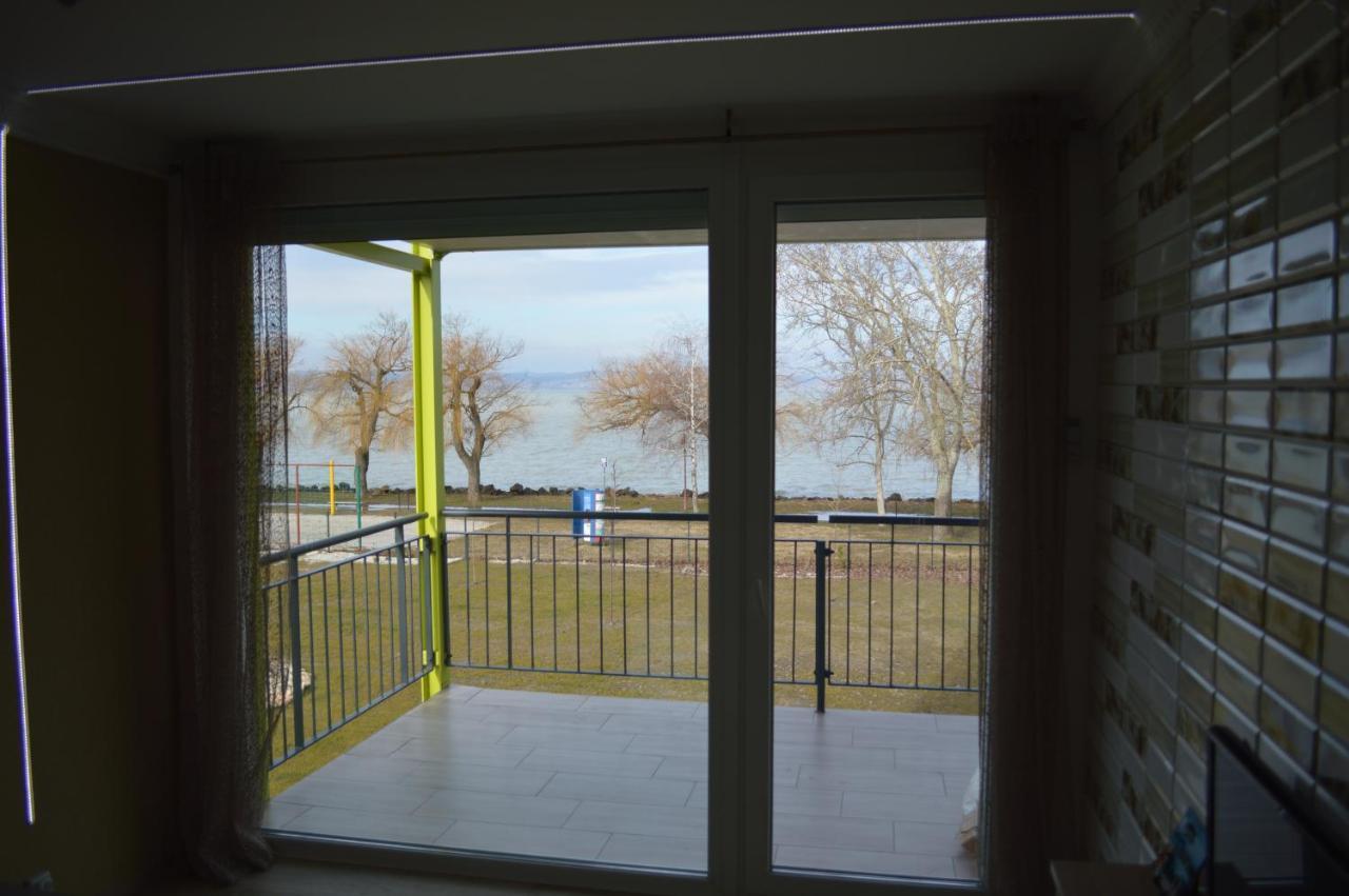 Siofok Ezuestpart Granada 2 Koezvetlen Vizparti Apartman Apartment Luaran gambar